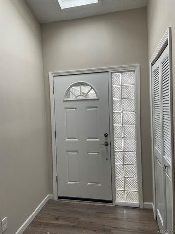 6820 FREDMOOR Drive, Troy, MI 48098