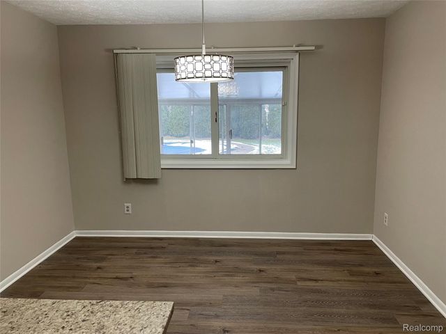 6820 FREDMOOR Drive, Troy, MI 48098