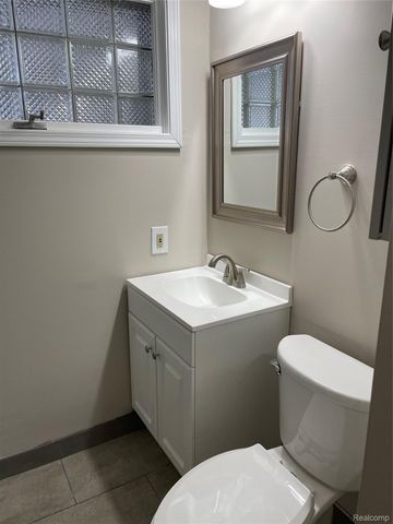 6820 FREDMOOR Drive, Troy, MI 48098