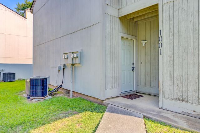 1001 Waterwood Drive, Goose Creek, SC 29445