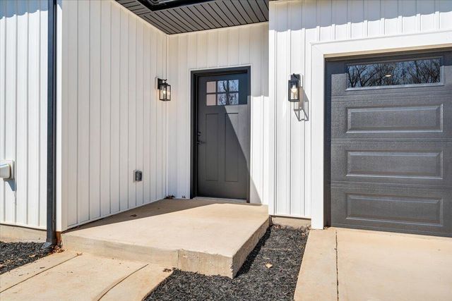 380 Parford LN, Moneta, VA 24121