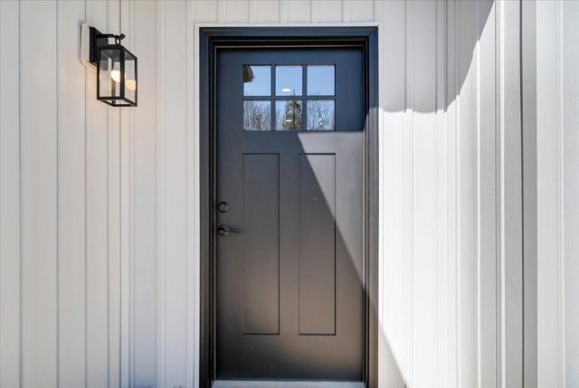 380 Parford LN, Moneta, VA 24121