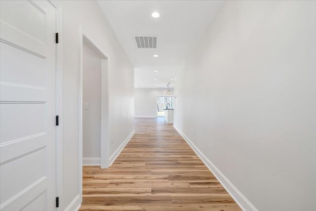 380 Parford LN, Moneta, VA 24121