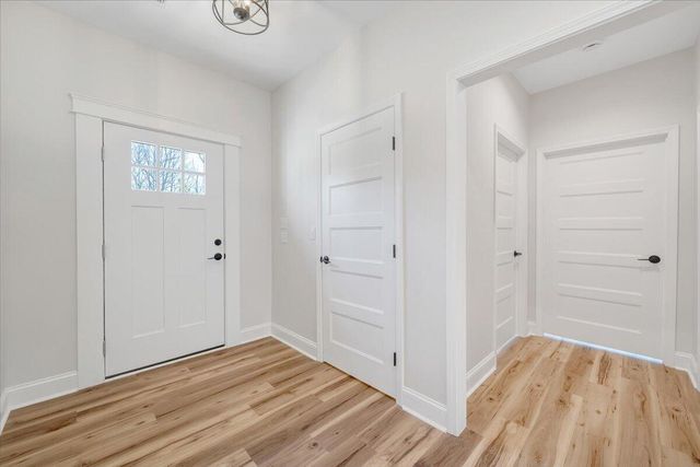 380 Parford LN, Moneta, VA 24121