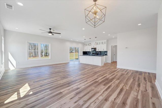 380 Parford LN, Moneta, VA 24121