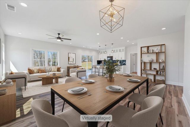 380 Parford LN, Moneta, VA 24121