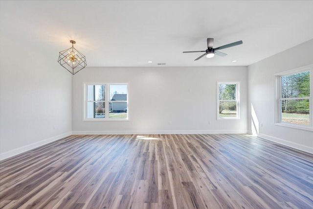 380 Parford LN, Moneta, VA 24121