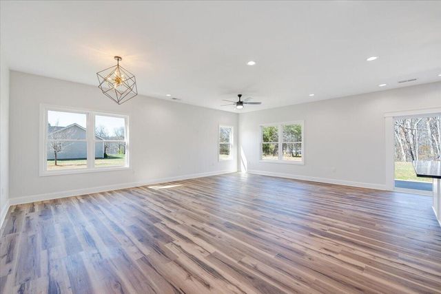 380 Parford LN, Moneta, VA 24121