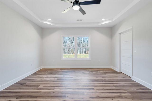 380 Parford LN, Moneta, VA 24121