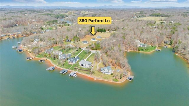 380 Parford LN, Moneta, VA 24121