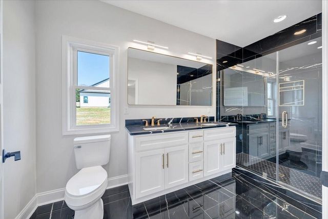 380 Parford LN, Moneta, VA 24121