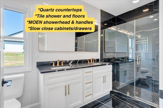 380 Parford LN, Moneta, VA 24121