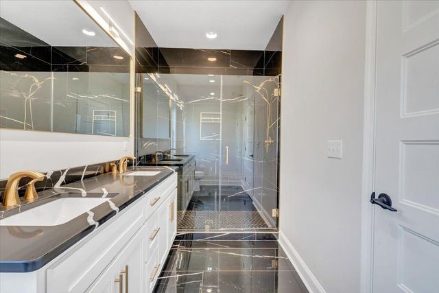 380 Parford LN, Moneta, VA 24121