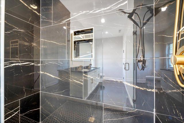 380 Parford LN, Moneta, VA 24121