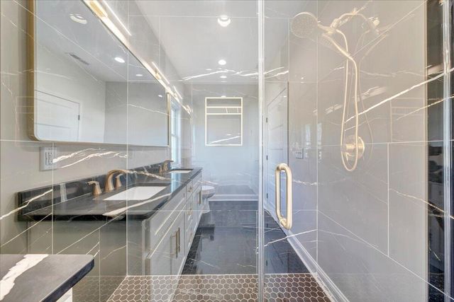 380 Parford LN, Moneta, VA 24121