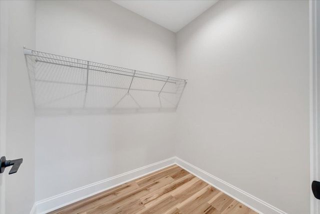 380 Parford LN, Moneta, VA 24121