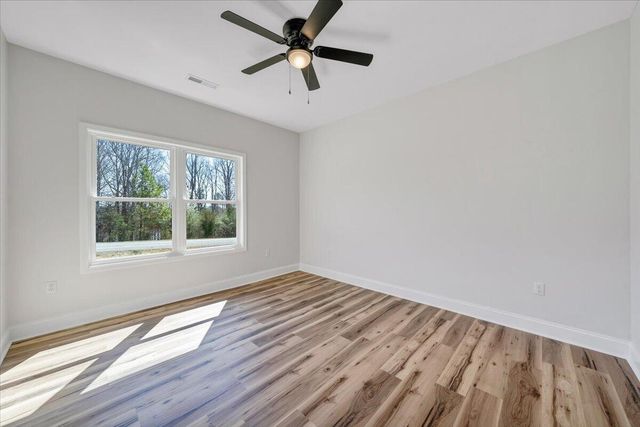 380 Parford LN, Moneta, VA 24121