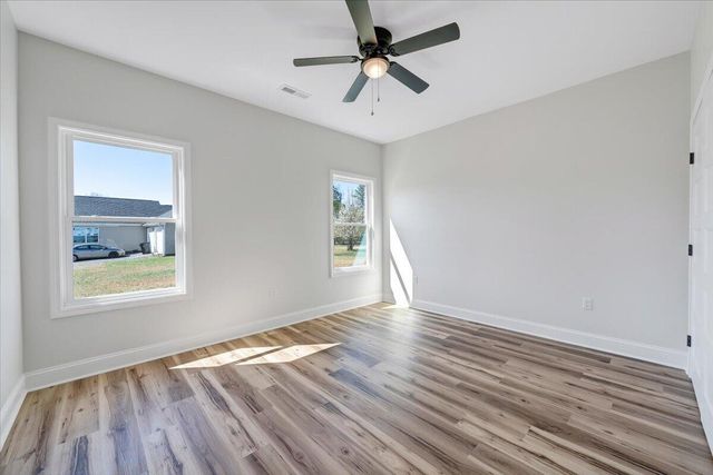 380 Parford LN, Moneta, VA 24121