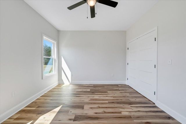 380 Parford LN, Moneta, VA 24121