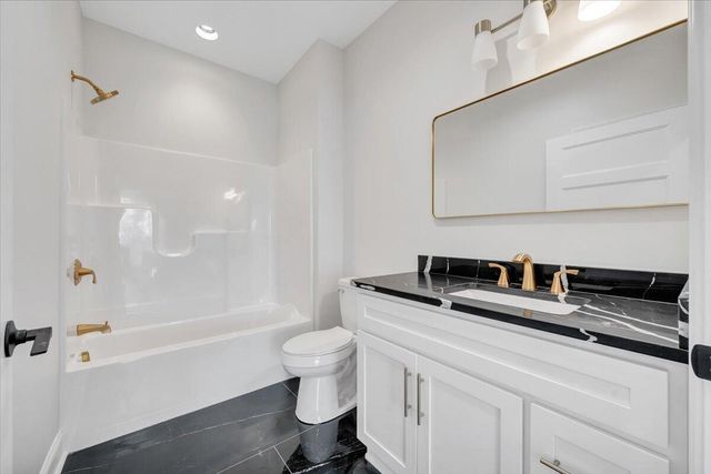 380 Parford LN, Moneta, VA 24121