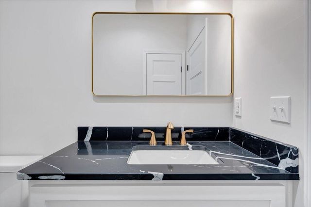 380 Parford LN, Moneta, VA 24121