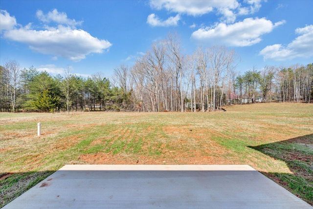 380 Parford LN, Moneta, VA 24121