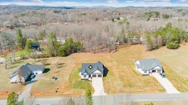 380 Parford LN, Moneta, VA 24121