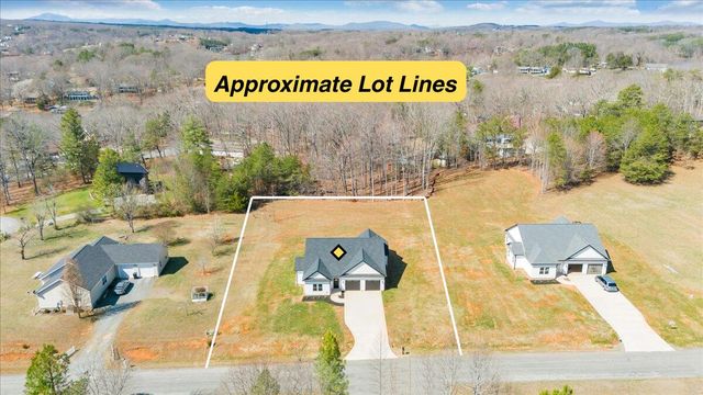 380 Parford LN, Moneta, VA 24121