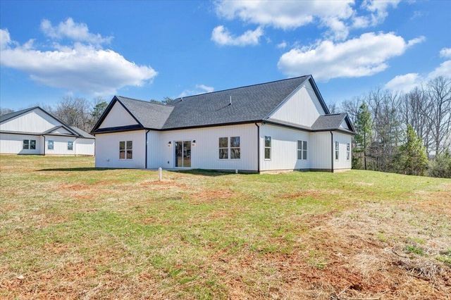 380 Parford LN, Moneta, VA 24121