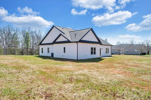 380 Parford LN, Moneta, VA 24121