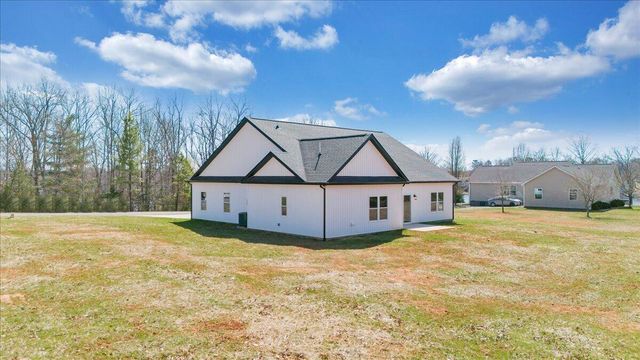 380 Parford LN, Moneta, VA 24121