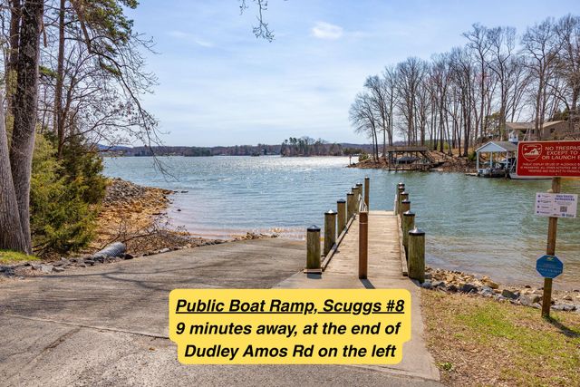 380 Parford LN, Moneta, VA 24121