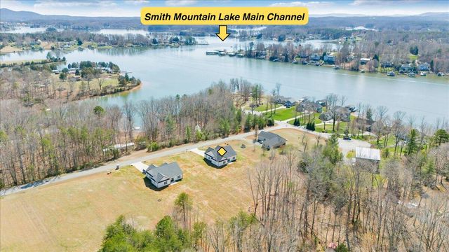 380 Parford LN, Moneta, VA 24121