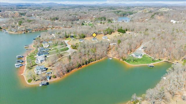 380 Parford LN, Moneta, VA 24121