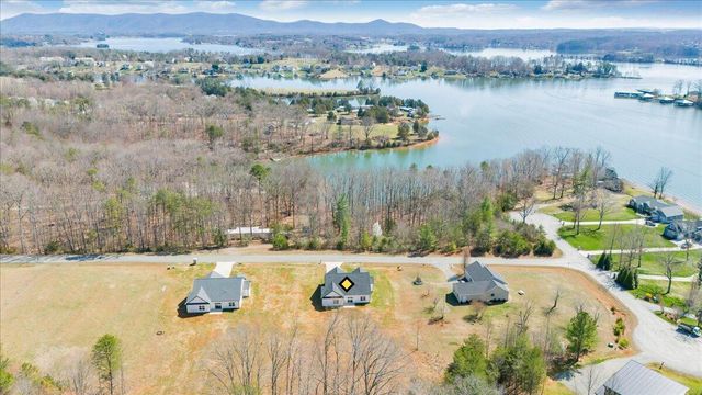 380 Parford LN, Moneta, VA 24121