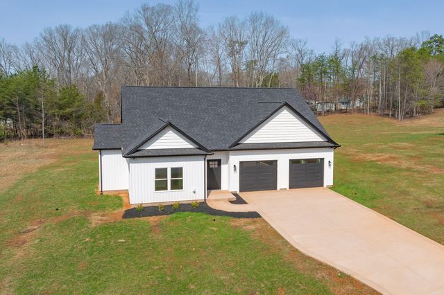 380 Parford LN, Moneta, VA 24121
