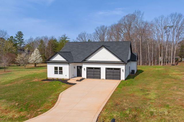 380 Parford LN, Moneta, VA 24121