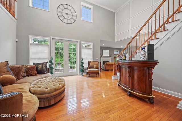 6 Huggins Lane, Manalapan, NJ 07726