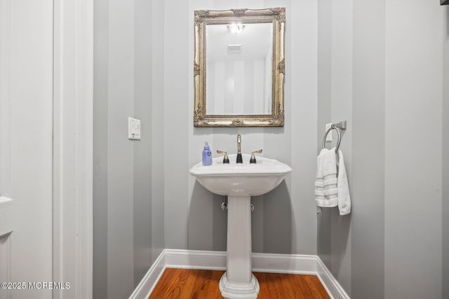 6 Huggins Lane, Manalapan, NJ 07726