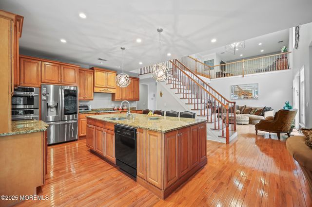 6 Huggins Lane, Manalapan, NJ 07726