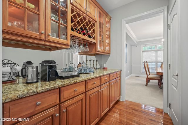 6 Huggins Lane, Manalapan, NJ 07726