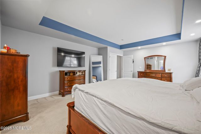 6 Huggins Lane, Manalapan, NJ 07726