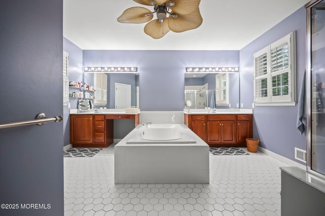 6 Huggins Lane, Manalapan, NJ 07726