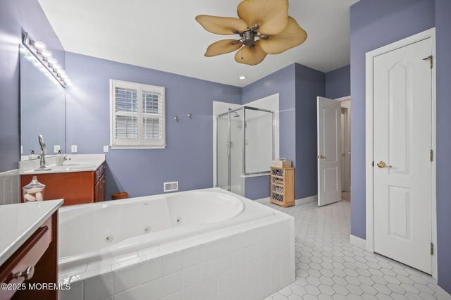 6 Huggins Lane, Manalapan, NJ 07726