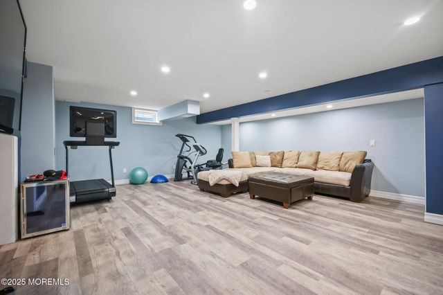 6 Huggins Lane, Manalapan, NJ 07726