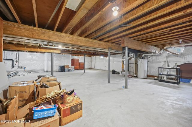 6 Huggins Lane, Manalapan, NJ 07726