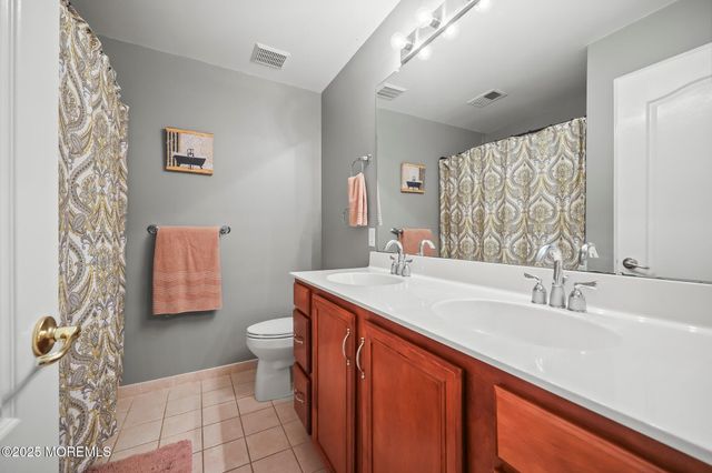 6 Huggins Lane, Manalapan, NJ 07726