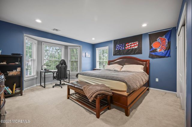 6 Huggins Lane, Manalapan, NJ 07726