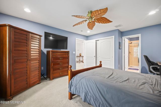 6 Huggins Lane, Manalapan, NJ 07726