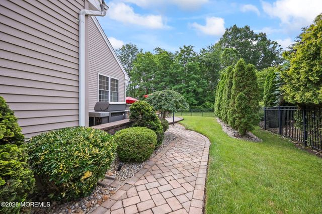 6 Huggins Lane, Manalapan, NJ 07726